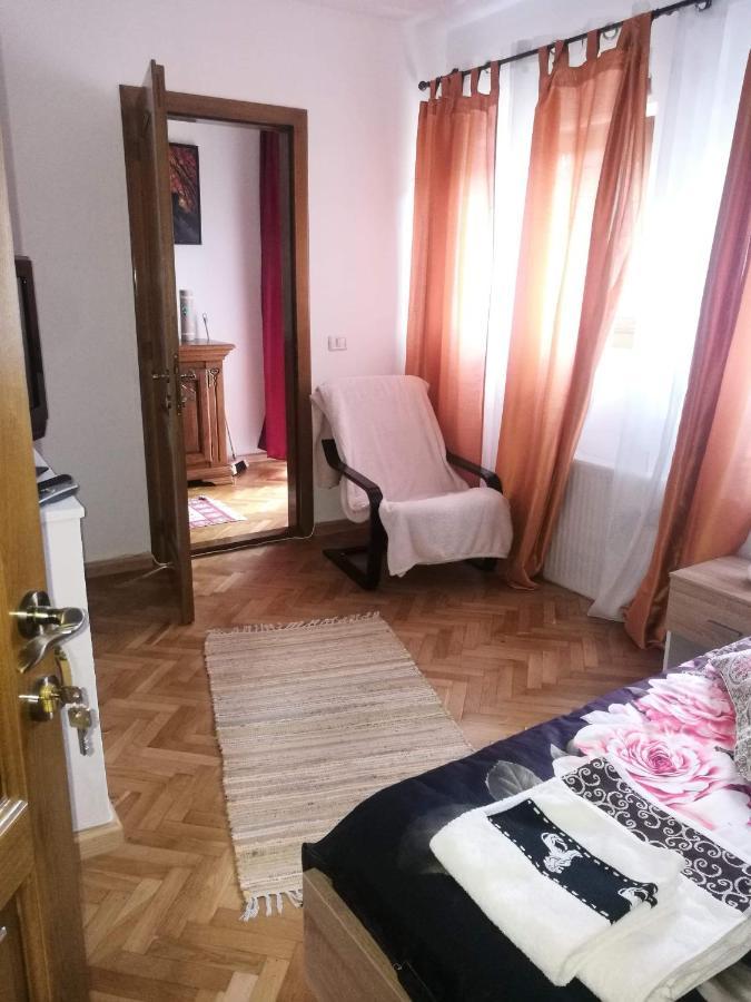 Pensiunea * Costeşti